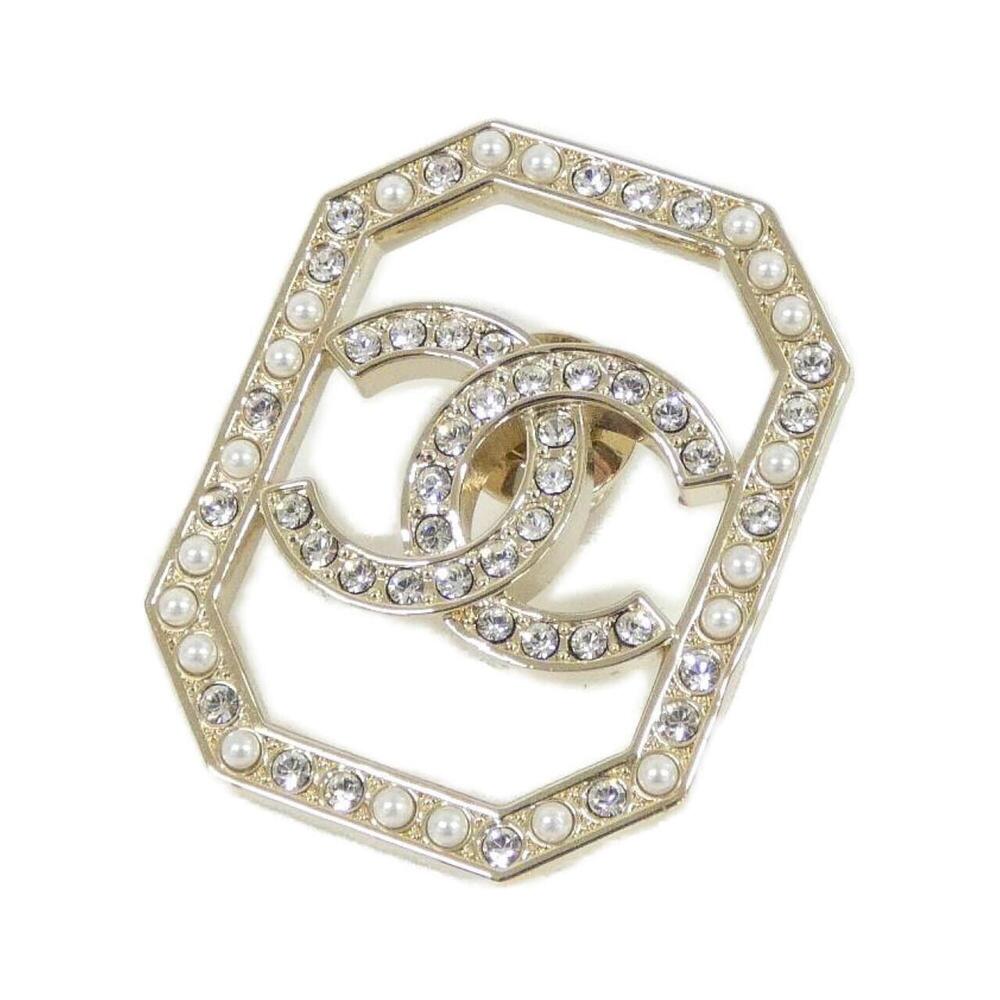CHANEL White Brooch